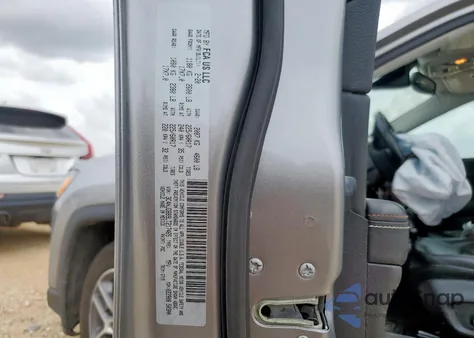 2020 Jeep Compass Latitude z USA, uszkodzony, nr VIN 3C4NJDBB9LT217465